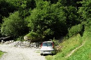14 Qui si lascia l'auto e si prende il sentierino-scorciatoia, variante del 117,  a dx non segnato